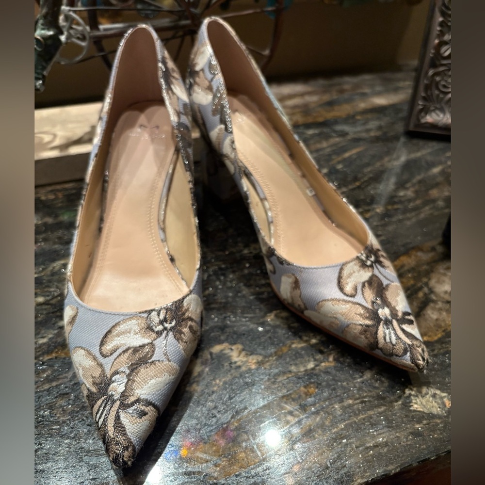 Marc Fisher ZALA Floral Pump 🩶🤎 Sterling Brown Cream Block Heel Worn Once Size 9